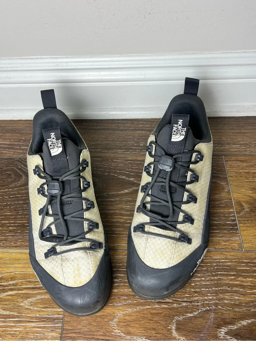 The North Face Glenclyffe Low Men's 10 Beige Black Vibram Hiking Shoes TNF